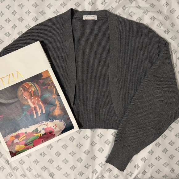 Aritzia Sweaters - Aritzia decisions shrug